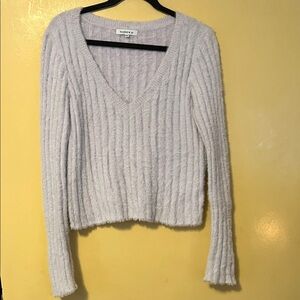 Hooked Up by IOT Soft Ribbed V-Neck Sweater in Light Gray